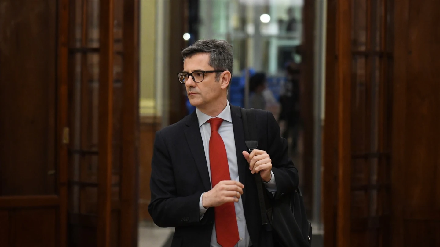 El ministro de la Presidencia, Félix Bolaños, en una imagen de archivo en el Congreso El Gobierno inicia los contactos con los grupos del Congreso para avanzar en el plan de regeneración de Sánchez