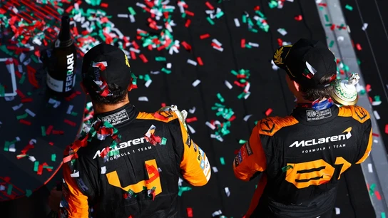 Lando Norris y Oscar Piastri, de espaldas Lando Norris y Oscar Piastri, de espaldas