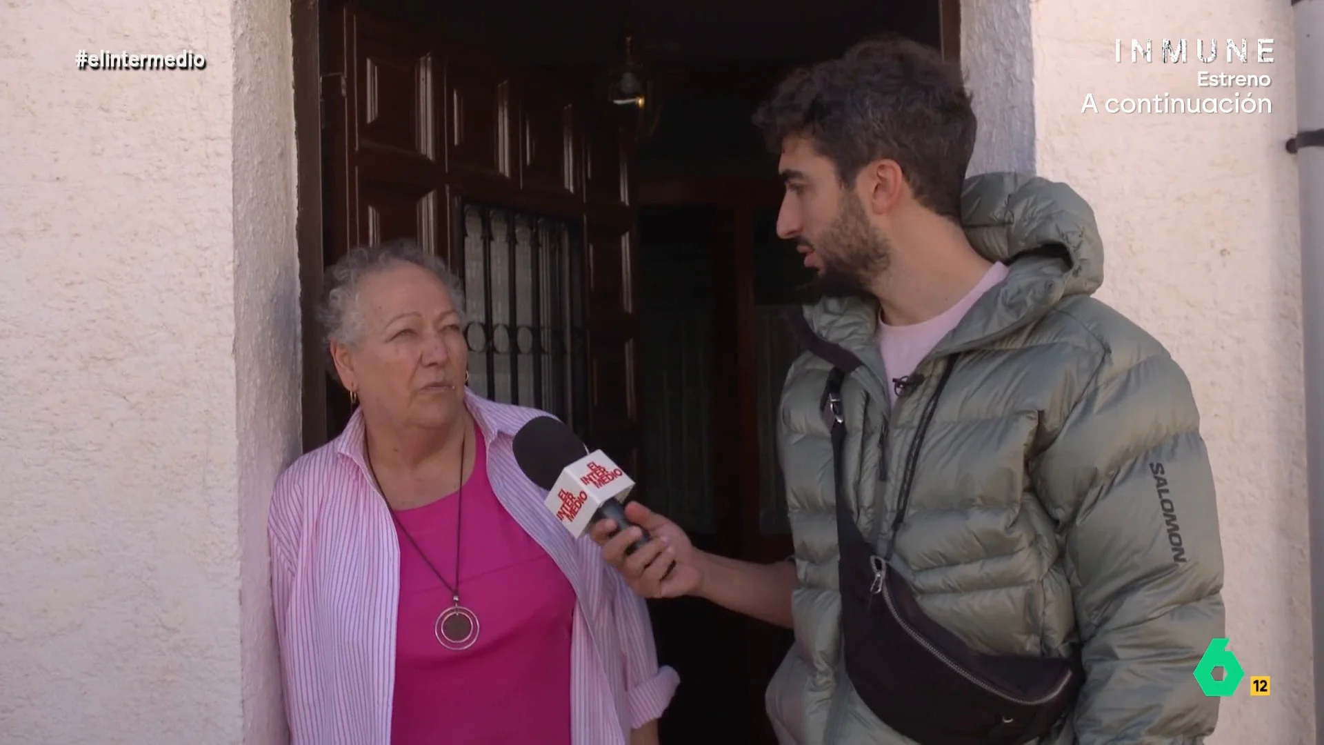 El reportero charló en el llamado pueblo de los artistas con una de sus vecinas que le contó alguna de las actividades que se realizan en la localidad madrileña. 