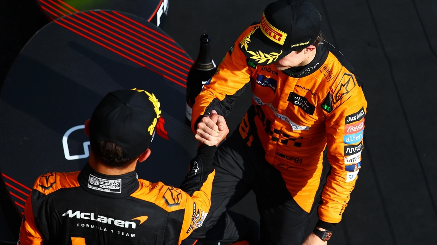 Piastri y Norris se dan la mano Piastri y Norris se dan la mano