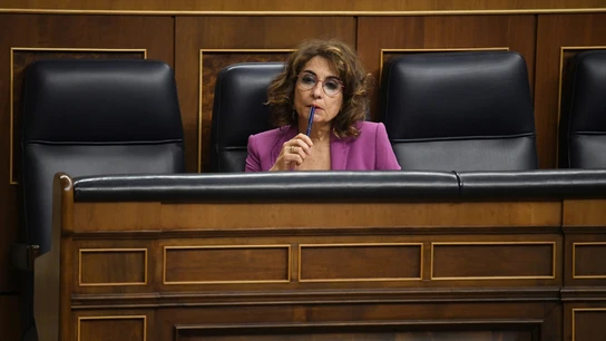 La vicepresidenta primera y ministra de Hacienda, María Jesús Montero, durante una sesión plenaria extraordinaria. La vicepresidenta primera y ministra de Hacienda, María Jesús Montero, durante una sesión plenaria extraordinaria.