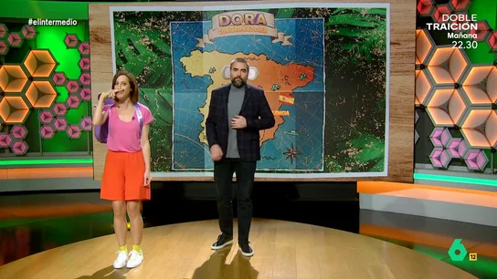 'Dora la conservadora' hace su propia versión de 'Soy una taza': "Soy una facha, con billetera, algo tarada y voto a Vox" 'Botas' también se animó a incorporar un verso cantando: "Soy un cachondo, bolivariano, algo guarrete y un perdedor". El público no dudó en aplaudir su actuación.