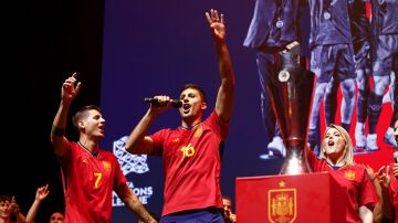 Rodrigo y Álvaro Morata celebrando en Madrid.
