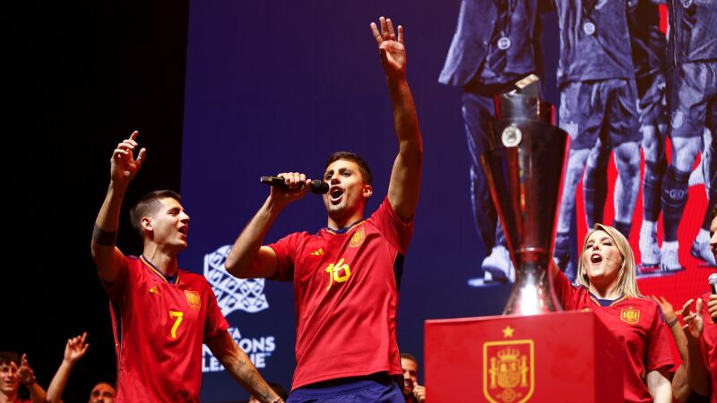 Rodrigo y Álvaro Morata celebrando en Madrid.