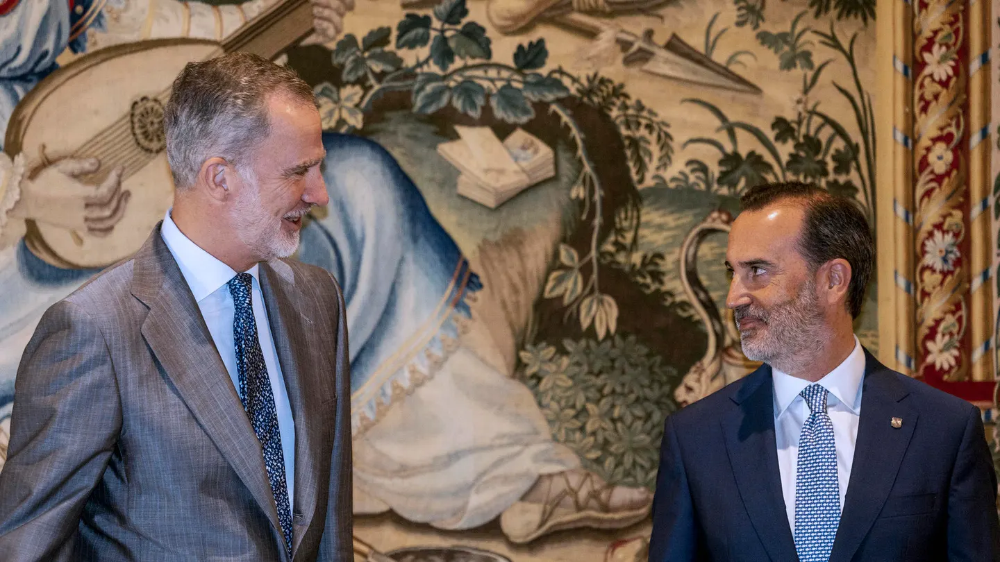 El rey Felipe VI recibe en audiencia al presidente del Parlament, Gabriel Le Senne, en el Palacio de la Almudaina (Palma). El rey Felipe VI recibe en audiencia al presidente del Parlament, Gabriel Le Senne, en el Palacio de la Almudaina (Palma).