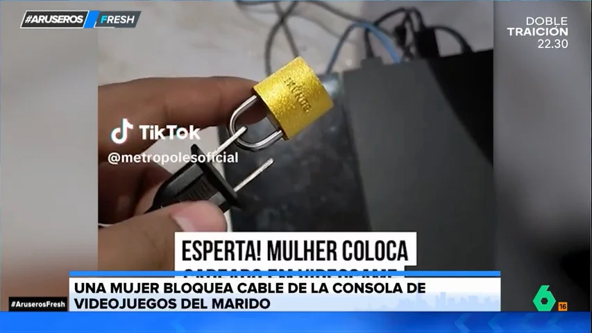 Una mujer harta de su marido decide poner un candado a su consola para que deje de jugar con ella