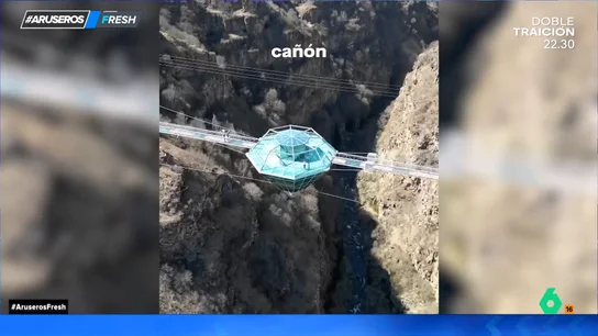 Sobre el cañón Dashbashi en Georgia: descubre la increíble cafetería suspendida a más de 280 metros de altura Sobre el cañón Dashbashi en Georgia: descubre la increíble cafetería suspendida a más de 280 metros de altura