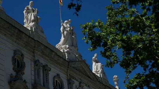 Vista del coronamiento superior del Tribunal Supremo. Vista del coronamiento superior del Tribunal Supremo.