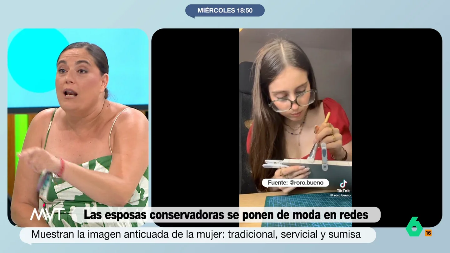 Loreto Ochando estalla contra la tiktoker 'Roro' y el movimiento 'tradwife': "No me hace ni puñetera gracia" "Me parece perfecto que quieras limpiar, cocinar o lo que te dé la gana, pero hacer gala del machismo más recalcitrante, por ahí sí que no paso", afirma rotunda Loreto Ochando en este vídeo sobre el fenómeno de 'Roro' y las 'tradwives'.