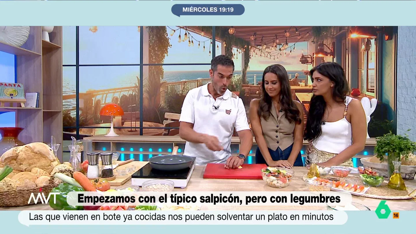 Los dos "truquitos" de Pablo Ojeda para combatir los gases de las legumbres: así se puede evitar flatulencias y digerirlas mejor Pablo Ojeda muestra varias alternativas veraniegas para comer legumbres, más allá del puchero, y en este vídeo de Más Vale Tarde desvela dos sencillos trucos para evitar los tan temidos gases que a veces producen.