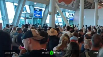Atrapados en el aeropuerto de Tirana, en Albania