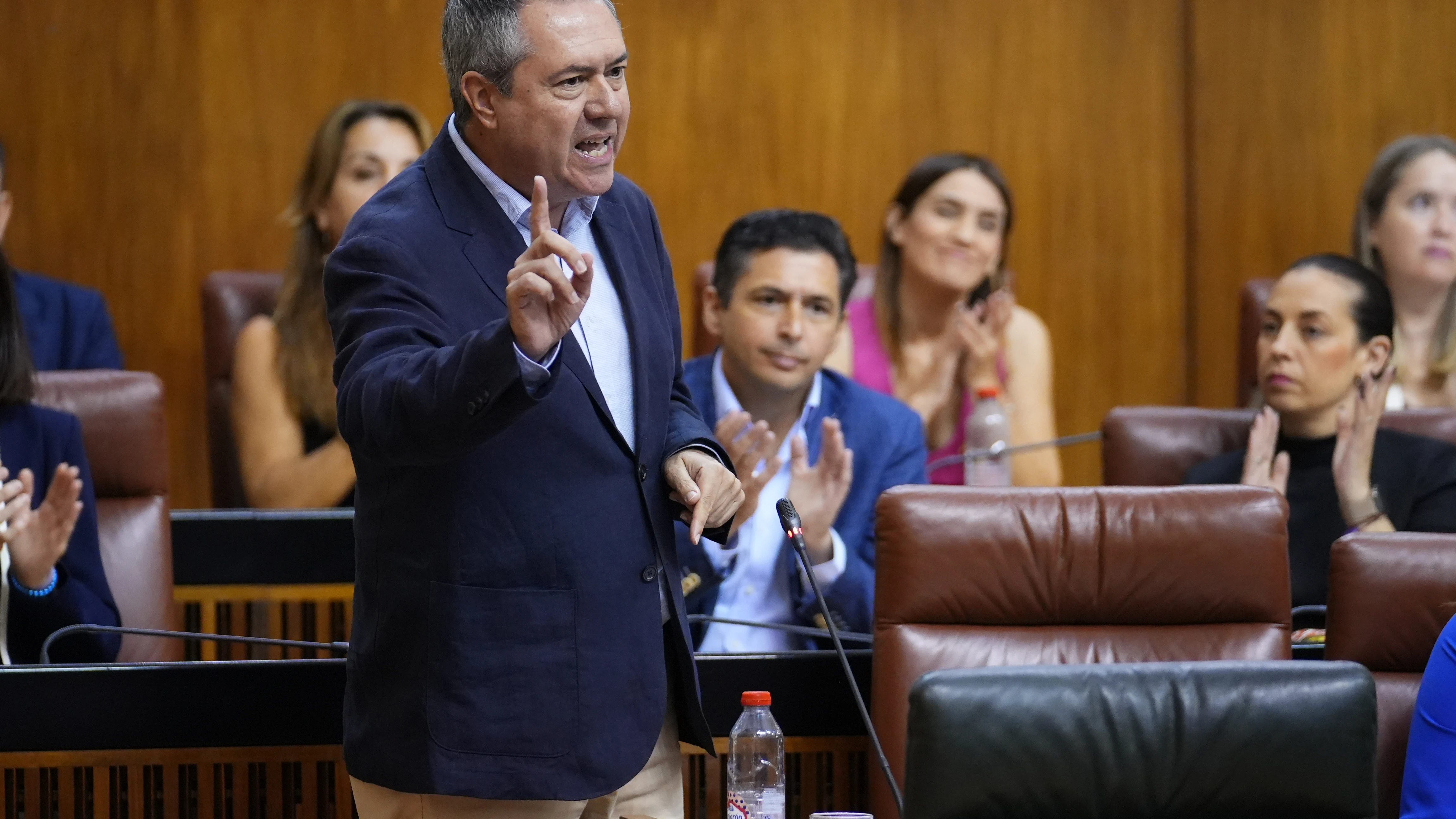 El secretario general del PSOE-A, Juan Espadas, interviene en el Parlamento andaluz este jueves.