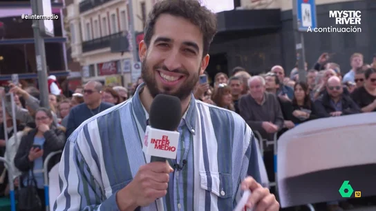 Isma Juárez está a punto de ser atropellado por una comparsa de gaiteros: "¿Hay muerte más humillante?" El reportero asistió al desfile por el Día de San Patricio que se recorrió la Gran Vía de Madrid. Isma pudo conocer un poco más la cultura irlandesa e, incluso, aprendió alguna palabra en gaélico.