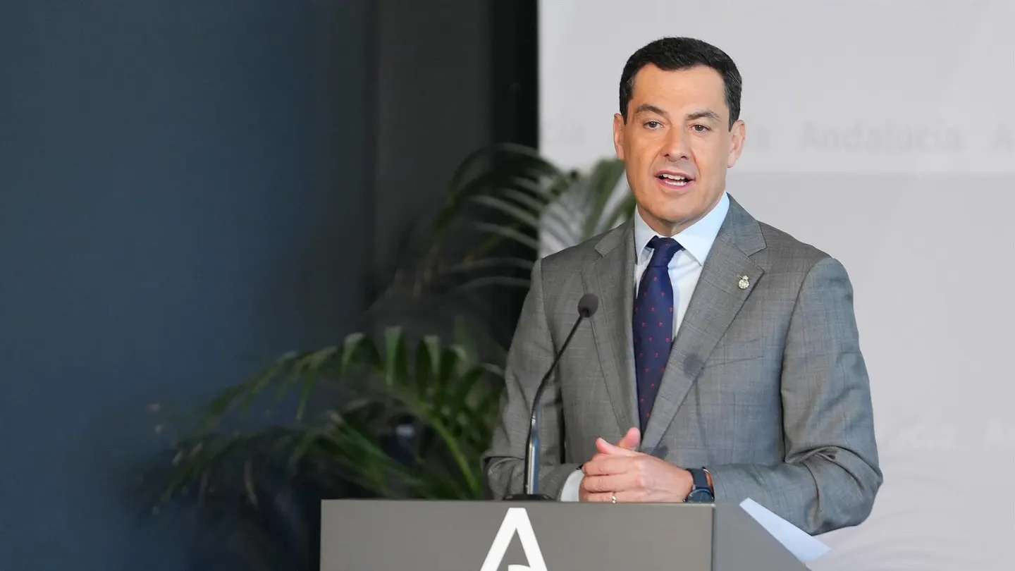 El presidente de la Junta de Andalucía, Juanma Moreno, interviene en el ato tras la firma el acuerdo, a 24 de julio de 2024, en Sevilla, Andalucía (España) El presidente de la Junta de Andalucía, Juanma Moreno, interviene en el ato tras la firma el acuerdo, a 24 de julio de 2024, en Sevilla, Andalucía (España)