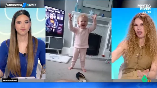 El gracioso viral de una niña que hace un playback perfecto en el salón de su casa El gracioso viral de una niña que hace un playback perfecto en el salón de su casa
