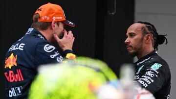 Lewis Hamilton, con Max Verstappen