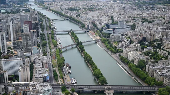 Vista general del Sena desde la Torre Eiffel antes de los Juegos Olímpicos de París 2024.  Vista general del Sena desde la Torre Eiffel antes de los Juegos Olímpicos de París 2024.