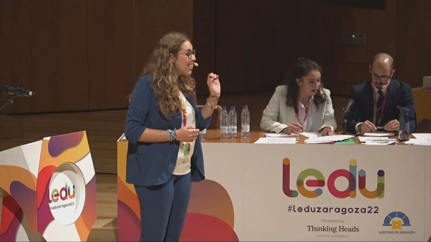 Momento de un debate universitario Momento de un debate universitario
