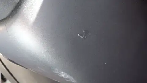 ¿Por qué algunos coches tienen una llave grabada en la columna de dirección? ¿Por qué algunos coches tienen una llave grabada en la columna de dirección?