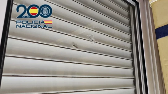 Disparo en una ventana. Disparo en una ventana.