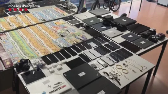 Desarticulan una banda criminal dedicada a la compraventa de objetos robados en una cafetería de Barcelona Desarticulan una banda criminal dedicada a la compraventa de objetos robados en una cafetería de Barcelona