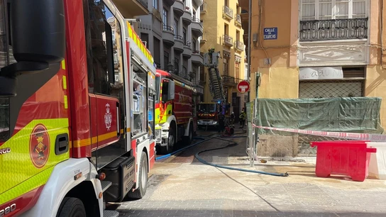 Un incendio obliga a desalojar un edificio en el distrito de Ciutat Vella Un incendio obliga a desalojar un edificio en el distrito de Ciutat Vella