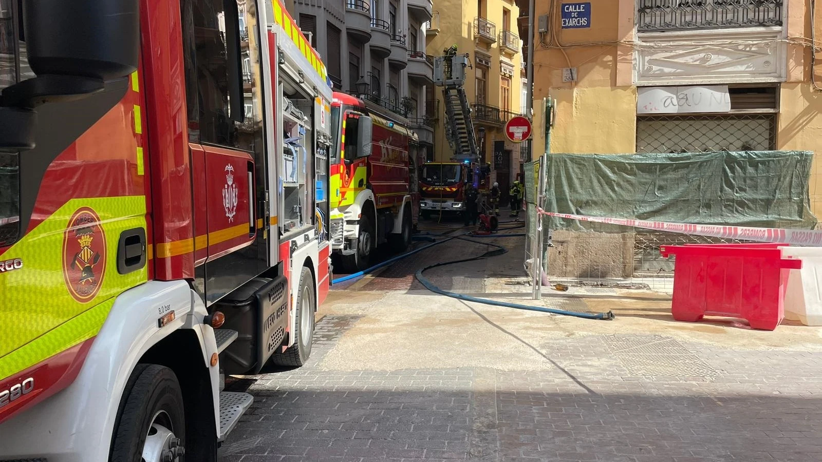 Un incendio obliga a desalojar un edificio en el distrito de Ciutat Vella