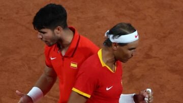 Alcaraz y Nadal, en un partido en París