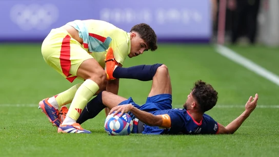 Azcona agrede a Cubarsí en París 2024 Azcona agrede a Cubarsí en París 2024