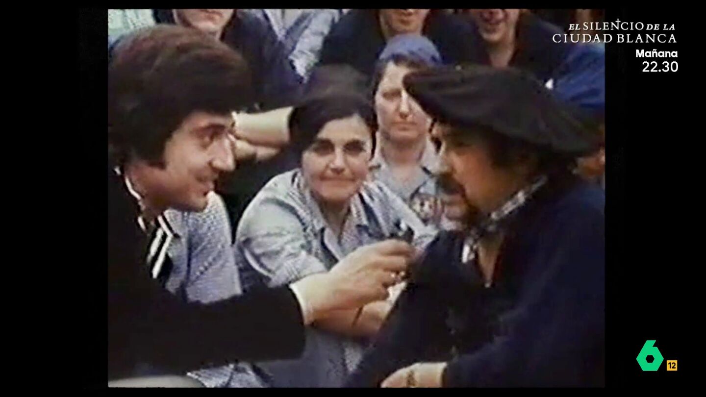 La reacci&oacute;n de un hombre cuando Pajares le pregunt&oacute; por la homosexualidad en 1975