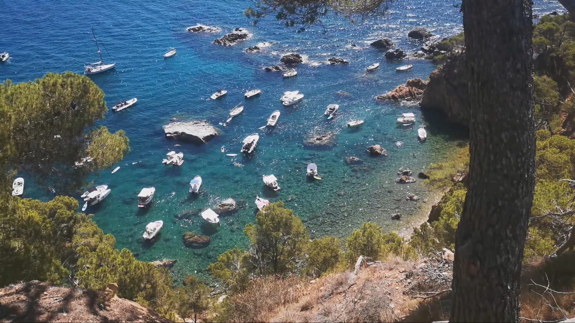 Barcos en una cala de la Costa Brava