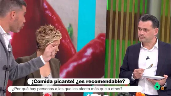Pablo Ojeda pone en un aprieto a Iñaki López con el picante: "Veo en blanco y negro" Pablo Ojeda pone en un aprieto a Iñaki López con el picante: "Veo en blanco y negro"