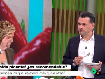 Pablo Ojeda pone en un aprieto a Iñaki López con el picante: "Veo en blanco y negro"