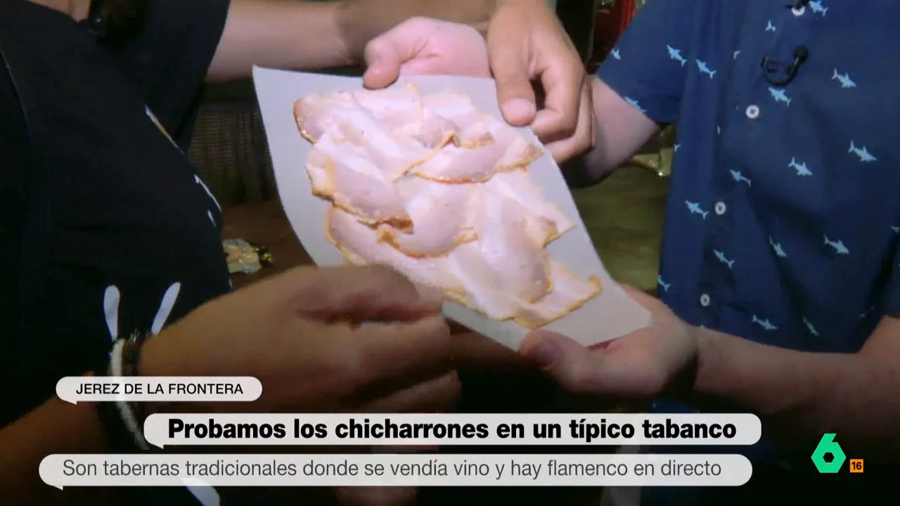 Luis Calero prueba la tapa típica de Jerez de la Frontera: los chicharrones