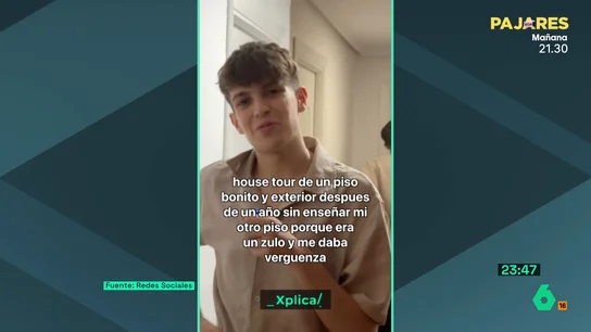 Un joven tira de sentido del humor para mostrar el piso en el que vive Un joven tira de sentido del humor para mostrar el piso en el que vive