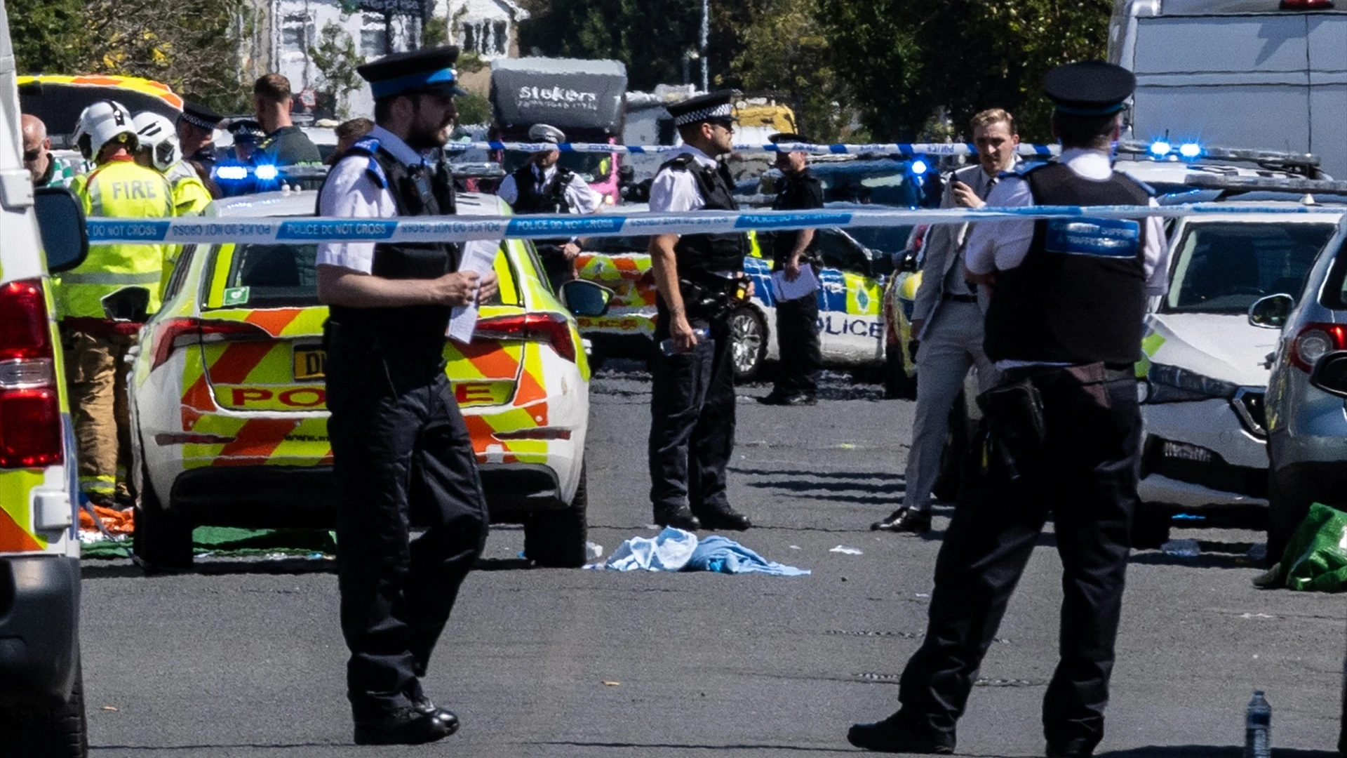 La policía trabaja en Southport, donde un hombre fue detenido y se incautó un cuchillo después de que varias personas resultaron heridas en un presunto apuñalamiento. Foto: James Speakman/PA Wire/dpa