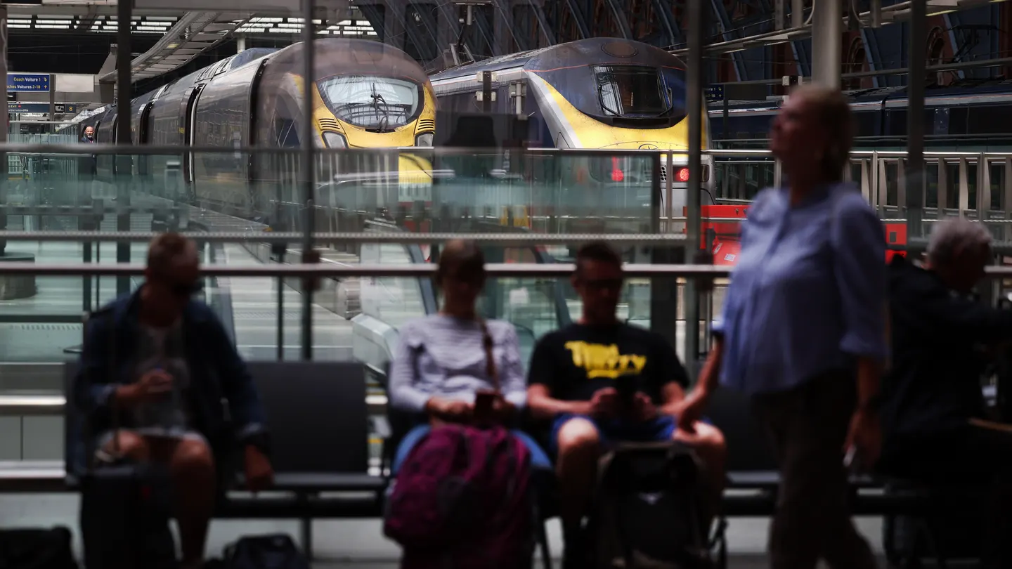 Pasajeros el Eurostar en la estación de St. Pancras Pasajeros el Eurostar en la estación de St. Pancras
