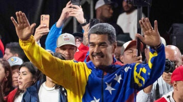 El presidente de Venezuela, Nicolás Maduro, celebra tras conocer los resultados