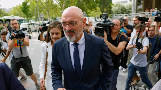 El rector de la Universidad Complutense, Joaquín Goyache, sale tras ser interrogado como investigado por el juez Juan Carlos Peinado El rector de la Universidad Complutense, Joaquín Goyache, sale tras ser interrogado como investigado por el juez Juan Carlos Peinado