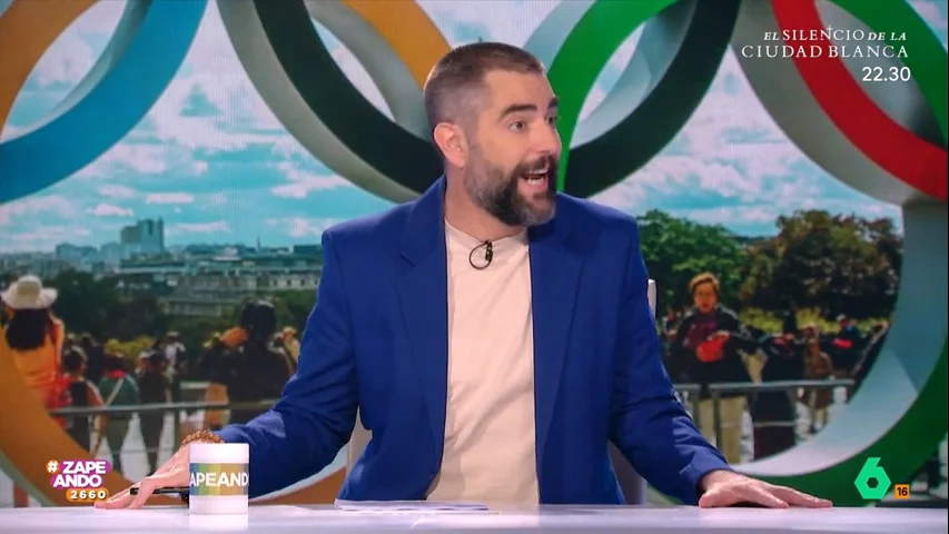 El presentador de Zapeando ha descubierto que tiene una nueva seguidora muy especial: Antonela Roccuzzo, pareja del jugador de fútbol Lionel Messi. Pero, ¿es real o alguien suplantando la identidad de la argentina?