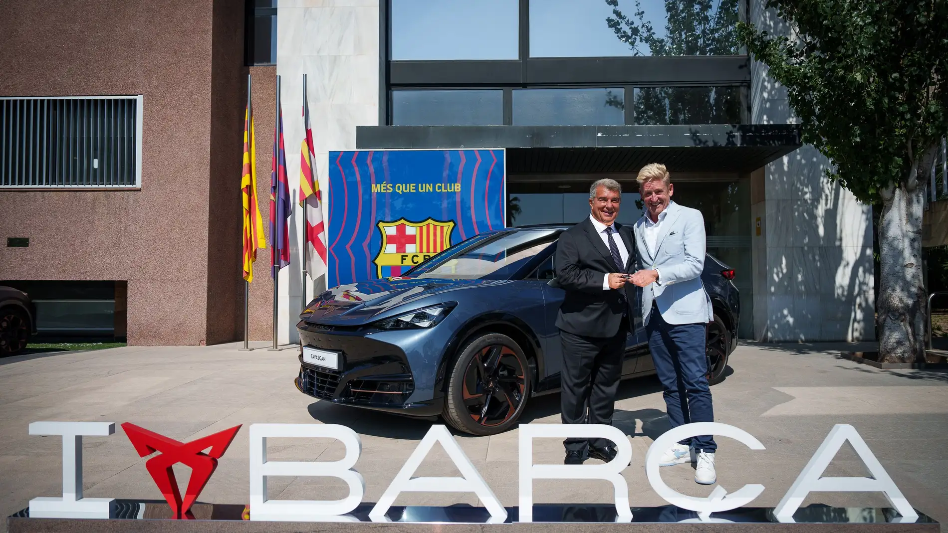 Joan Laporta estrena coche en la solida relación de Cupra con el FC Barcelona Joan Laporta estrena coche en la solida relación de Cupra con el FC Barcelona