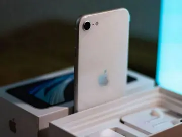Un iPhone SE 3 con una sola cámara trasera Un iPhone SE 3 con una sola cámara trasera
