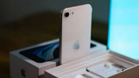 Un iPhone SE 3 con una sola cámara trasera Un iPhone SE 3 con una sola cámara trasera