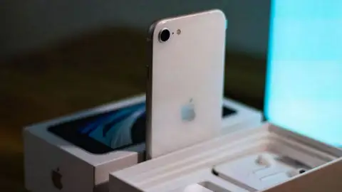 Un iPhone SE 3 con una sola cámara trasera Un iPhone SE 3 con una sola cámara trasera