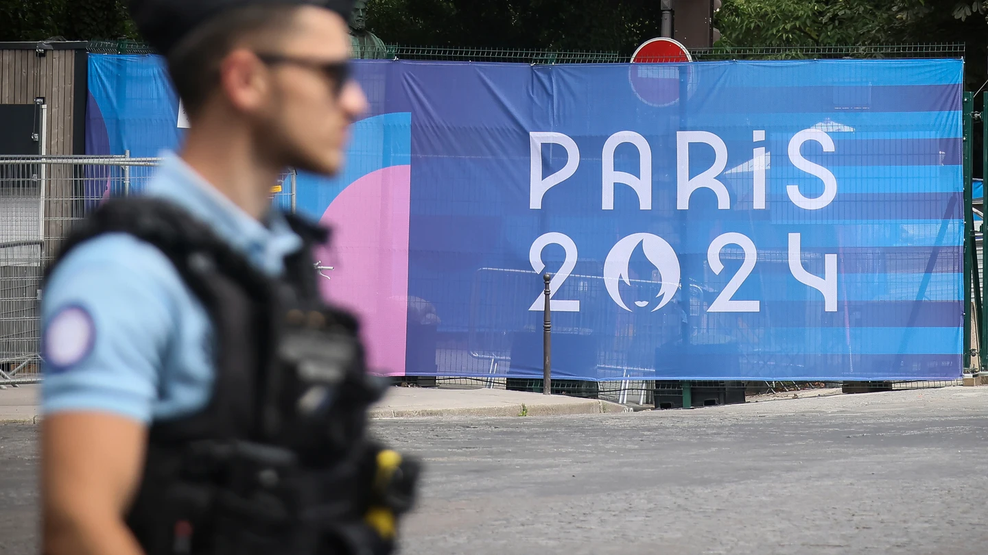 Un operario de seguridad, durante los Juegos Olímpicos de París Un operario de seguridad, durante los Juegos Olímpicos de París