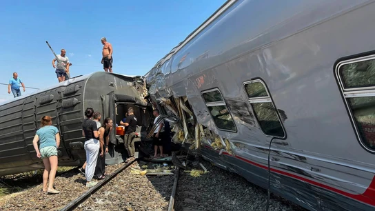 El tren de pasajeros que cubría la ruta entre la ciudad de Kazán y la costa del mar Negro que descarriló en Volgogrado El tren de pasajeros que cubría la ruta entre la ciudad de Kazán y la costa del mar Negro que descarriló en Volgogrado