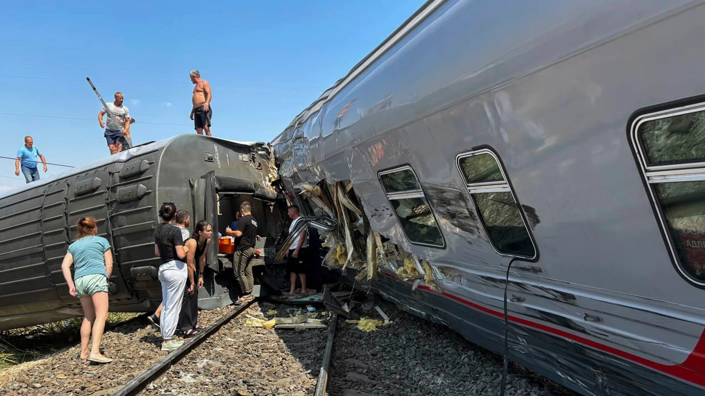 El tren de pasajeros que cubría la ruta entre la ciudad de Kazán y la costa del mar Negro que descarriló en Volgogrado El tren de pasajeros que cubría la ruta entre la ciudad de Kazán y la costa del mar Negro que descarriló en Volgogrado