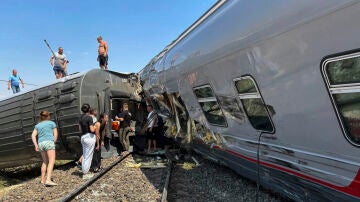 El tren de pasajeros que cubría la ruta entre la ciudad de Kazán y la costa del mar Negro que descarriló en Volgogrado