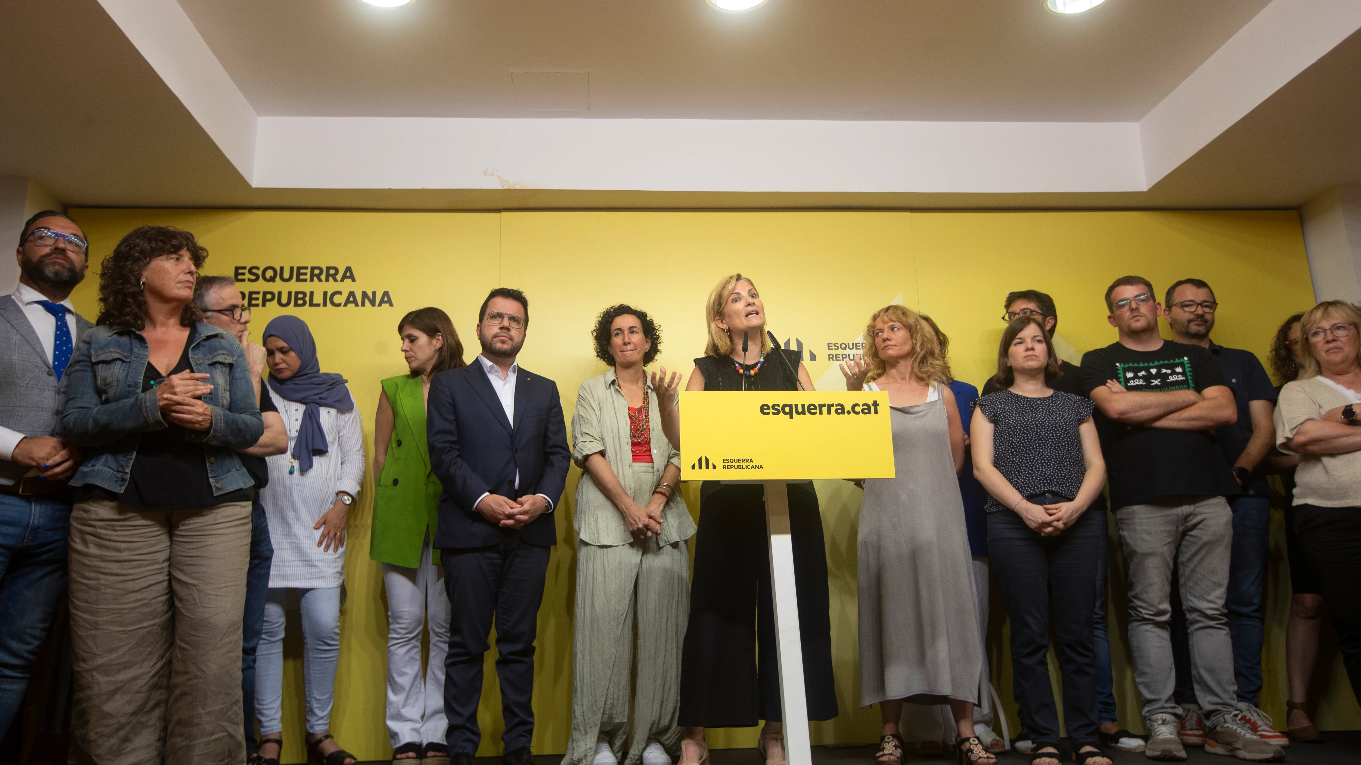 La portavoz de Esquerra Raquel Sans, junto al resto de la dirección en la rueda de prensa tras la reunión 