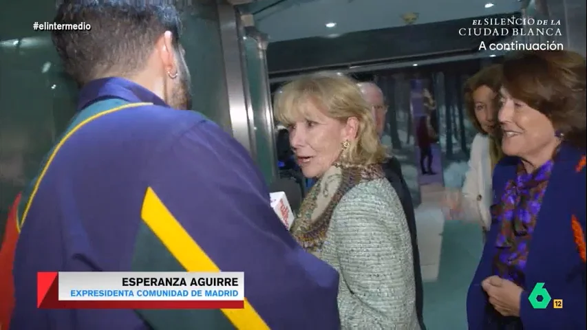 Esperanza Aguirre 'bromea' con la situación de Begoña Gómez y afirma que le mandaría un mensaje de ánimo